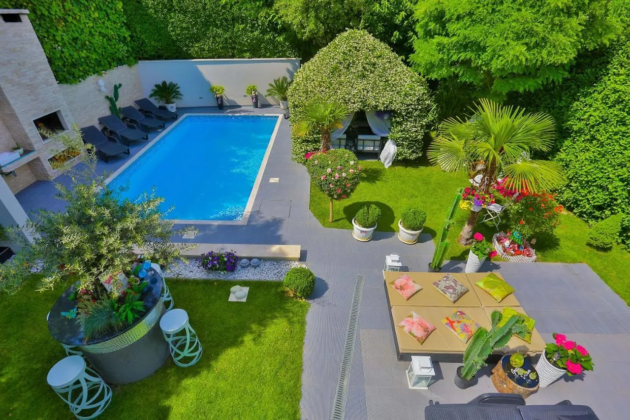 ***Green Dream***- Villa In Split